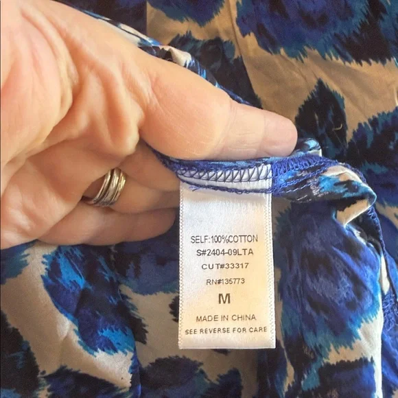 OLIVACEOUS ENGLISH ROSE GARDEN RUFFLE TOP - Picture 4 of 6